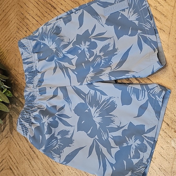 Skechers Boys Hawaiian Floral Shorts Size S - Picture 2 of 9